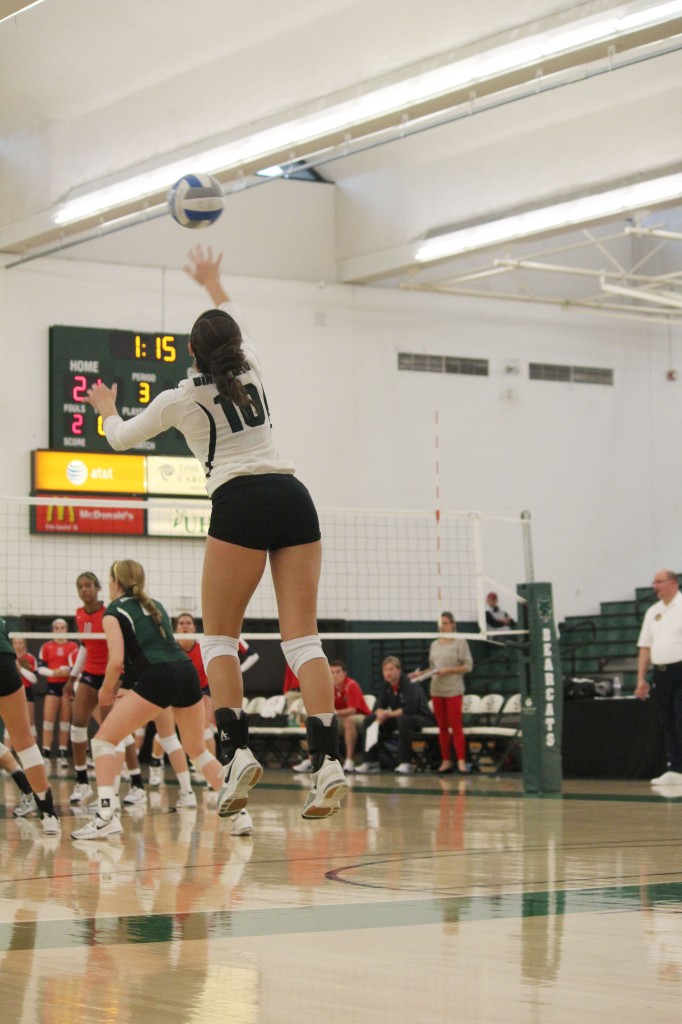 Volleyball finds split success in weekend matches against Hartford ...